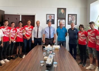 Bakan Arıklı, Su Sporları Federasyonu Yetkilileri ve Rekortmen Su Sporcularıyla bir araya geldi