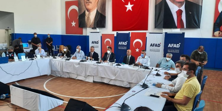 aner Manavgat’ta AFAD Merkezi’nde yangın sonrası durumla ilgili brifing aldı