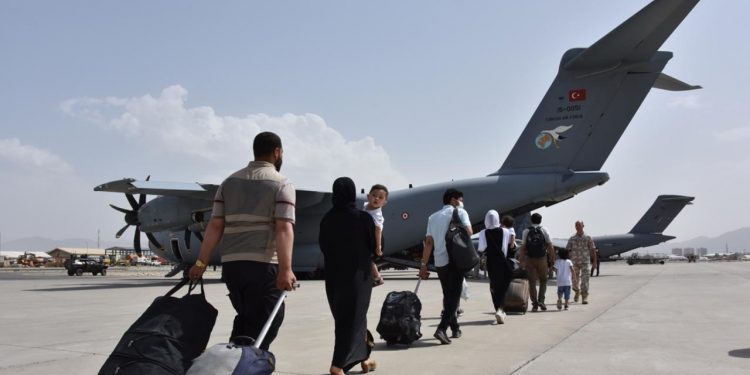 Afganistan’dan tahliye: 201 kişi daha Kabil’den ayrıldı