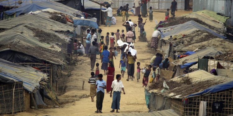 Bangladeş, Arakanlılar için aşı uygulamalarına başladı