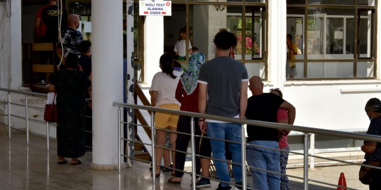 Aşısız kişilerin ücretsiz test yaptırabileceği son gün bugün