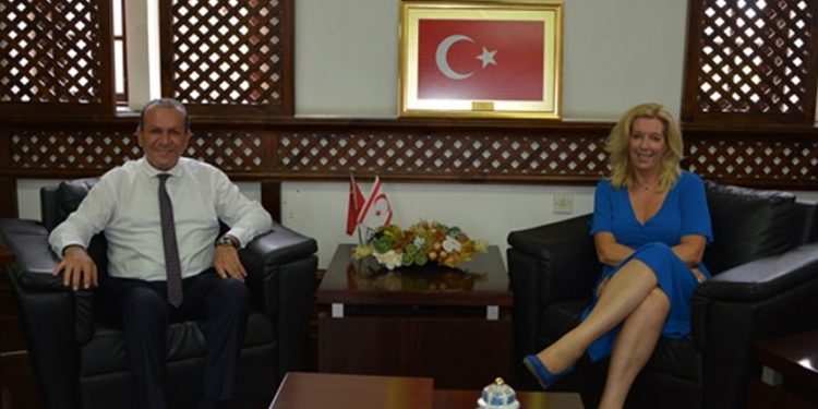 Ataoğlu, Hollanda Parlamentosu üyesi Lıane Den Haan ile görüştü