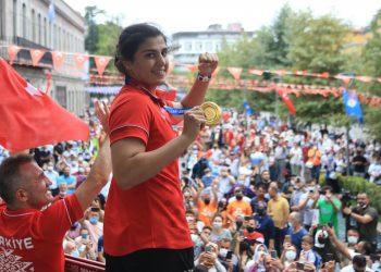 Busenaz Sürmeneli Trabzon’da coşkuyla karşılandı