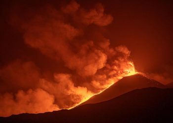 Etna’da lavların dansı