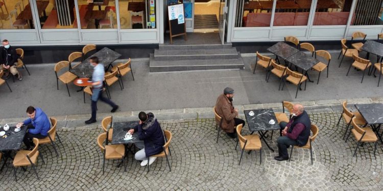 Fransa’da koronavirüs sağlık ruhsatı uygulaması başladı