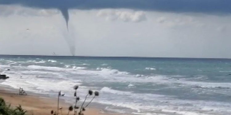 Atlantik Okyanusu’ndaki kasırgalar nedeniyle halk uyarılıyor