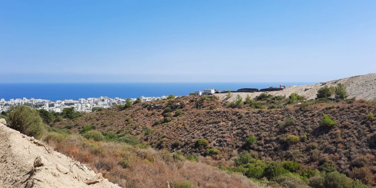Girne’de mahkeme emriyle üzerindeki inşaatın durdurulduğu alanının yeşillendirilmesine mühendisler katkı koymaya hazır