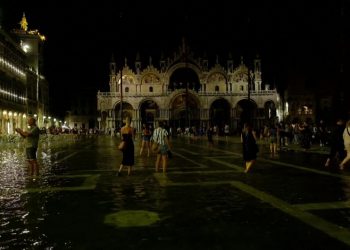 Ünlü Piazza San Marco Meydanı’nı su bastı