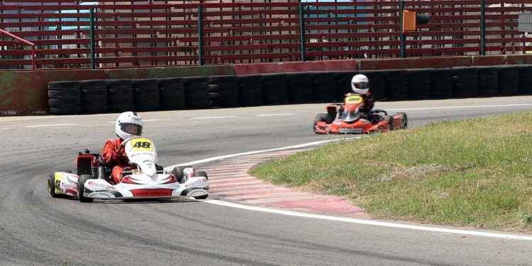 Kocaeli’de otomobil ve karting yarışları heyecanı yaşanıyor