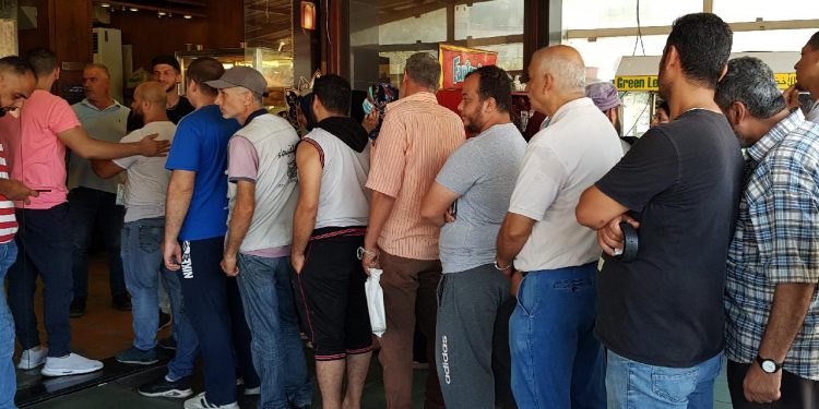 Lübnan’da ekonomik kriz: Ekmek kuyrukları oluştu