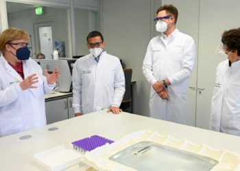 Merkel’den BioNTech’in üretim tesisine ziyaret