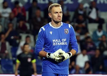 Beşiktaş Mert Günok için Başakşehir’le anlaştı