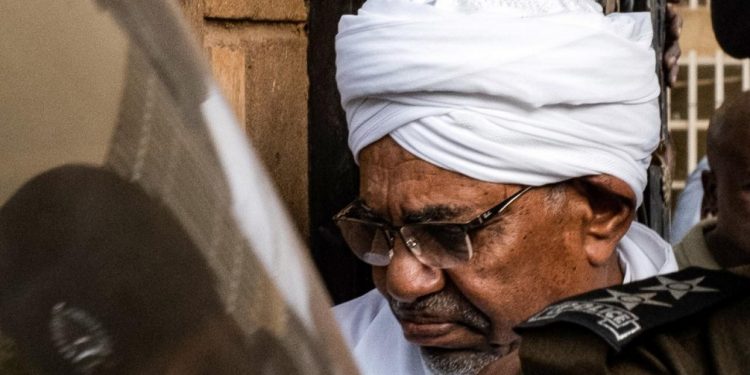 Sudan hükümeti, eski Cumhurbaşkanı Ömer el-Beşir’i UCM’ye teslim edecek