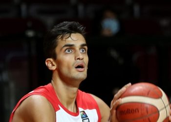 Milli basketbolcu Ömer Faruk Yurtseven’den “double-double”