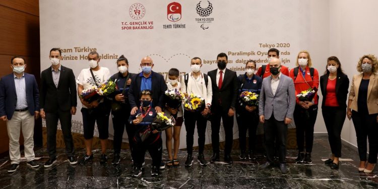 Paralimpik Oyunları’dan yarışan milli sporcular yurda döndü