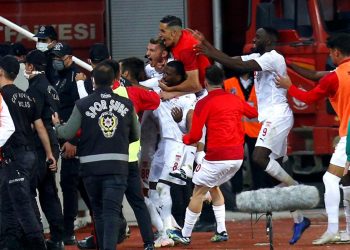 Sivasspor evinde tur atladı