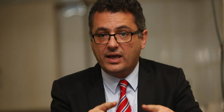 Pasaport kararı hukuken tam bir saçmalık!