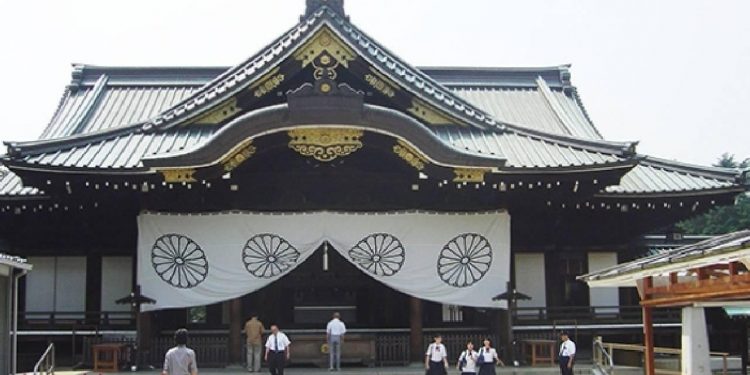 Japon Bakan Nişimura’dan Yasukuni Tapınağı’na ziyaret