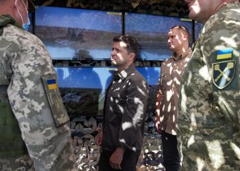 Zelenskiy askeri tatbikata katıldı