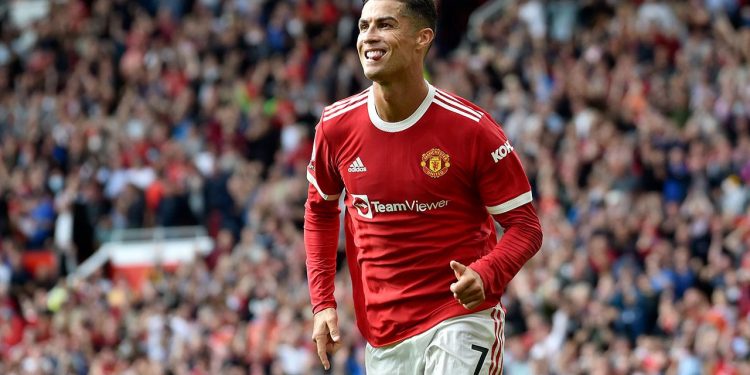 Ronaldo Manchester United ile çıktığı ilk maçında 2 gol attı