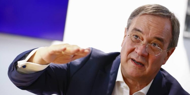 Armin Laschet Almanya Muhafazakar Parti liderliğinden istifa etti