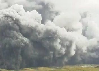 Japonya’nın güneybatısındaki Aso Yanardağı’nda patlama