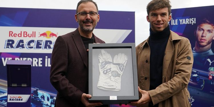 Bakan Kasapoğlu F1 pilotu Gasly bir araya geldi
