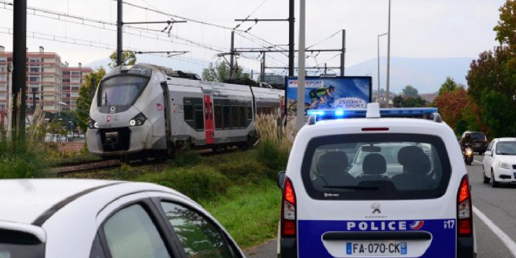 Fransa’da trenin çarptığı 3 kişi öldü