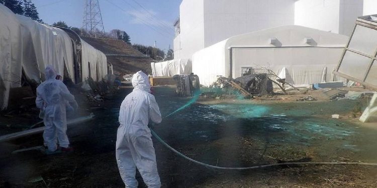 Japonya hükümeti Fukuşima santralini devreden çıkaracak