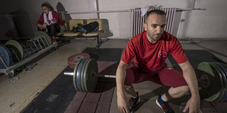 Görme engelli milli haltercilerin “paralimpik” bekleyişi