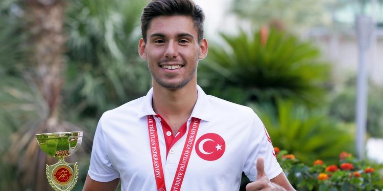 Gültiğin Er İspanya’da Türk triatlon tarihine geçti