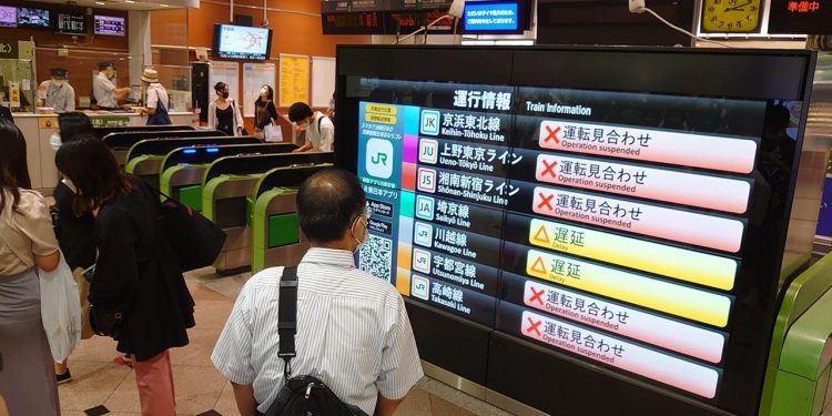 Japonya’da enerji kesintisi tren hatlarını vurdu