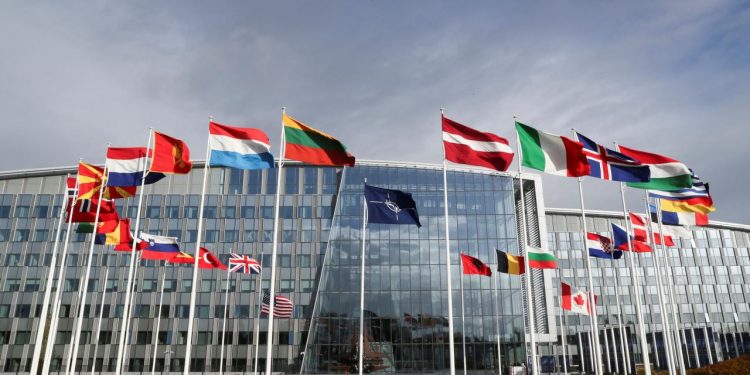 NATO ülkelerinin savunma bakanları Brüksel’de bir araya geldi