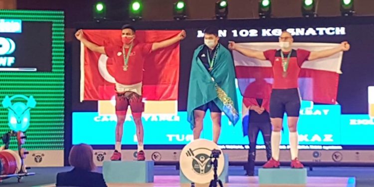 Milli halterci Taner Çağlar dünya ikincisi oldu