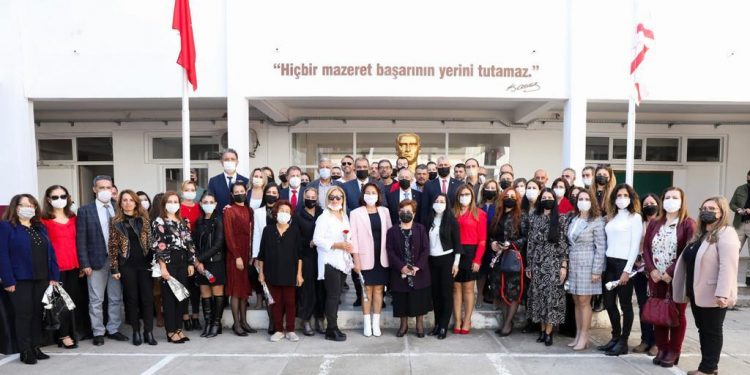 Başbakan Sucuoğlu, Öğretmenler Günü dolayısıyla Şehit Ertuğrul İlkokulu’nu ziyaret ett