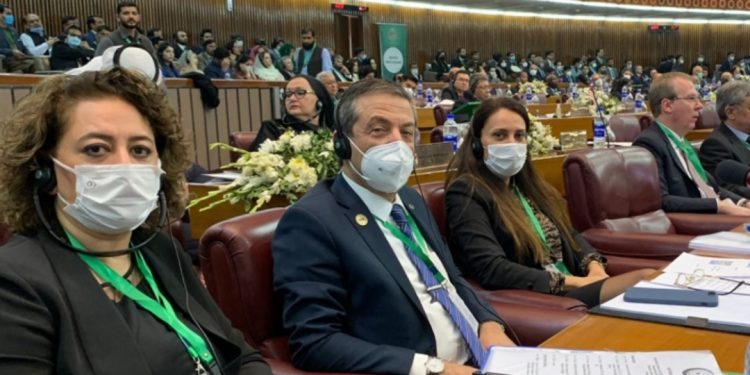 Ertuğruloğlu, İslamabad’da Dışişleri Bakanları Olağanüstü Toplantısına katıld