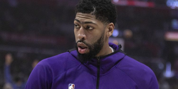 Anthony Davis sahalardan 1 ay uzak