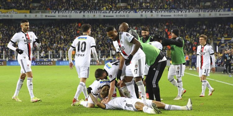 Beşiktaş derbiden beraberlikle ayrıldı