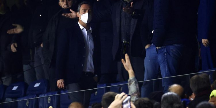 Fenerbahçe taraftarından istifa çağrısı