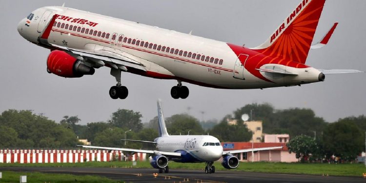 Mumbai havaalanında uyuyakaldı, Abu Dabi’de uyandı