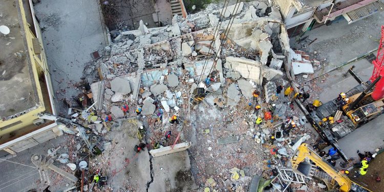 Dağcılar “asrın felaketi”ne müdahalede ön safta yer aldı