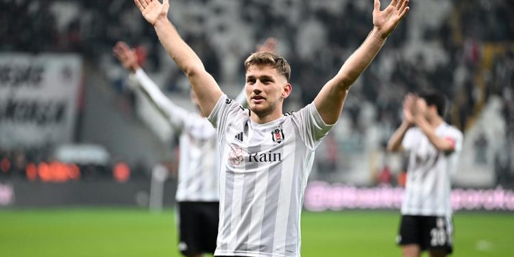 Beşiktaşlı Semih Kılıçsoy yıldız gibi parlıyor