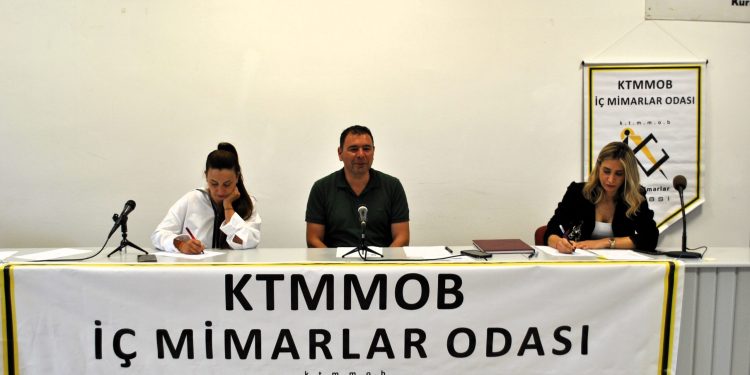 İç Mimarlar Odası Başkanı Komut oldu