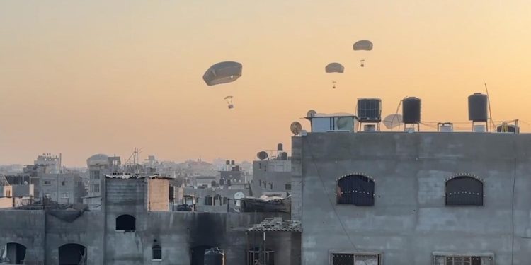 Ürdün, “dost ülkelerle” Gazze’nin kuzeyine havadan insani yardım indirdiğini duyurdu