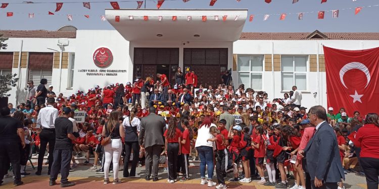Cumhuriyet Meclisi’nde 23 Nisan coşkusu