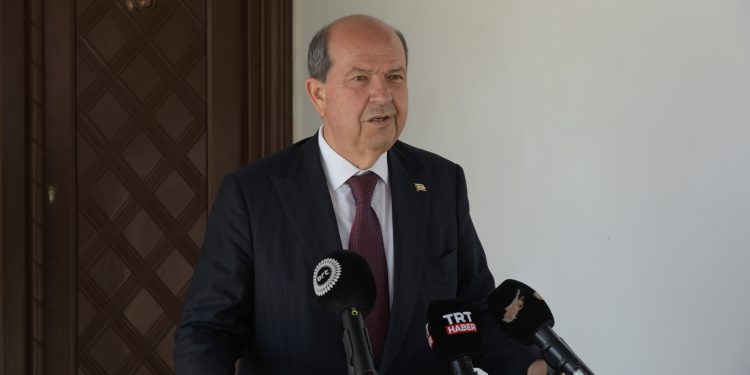 Cumhurbaşkanı Tatar, Meclis’te temsil edilen siyasi parti başkanlarıyla görüştü… “Şu anki pozisyonumuzdan asla geri adım adım atmayacağız”