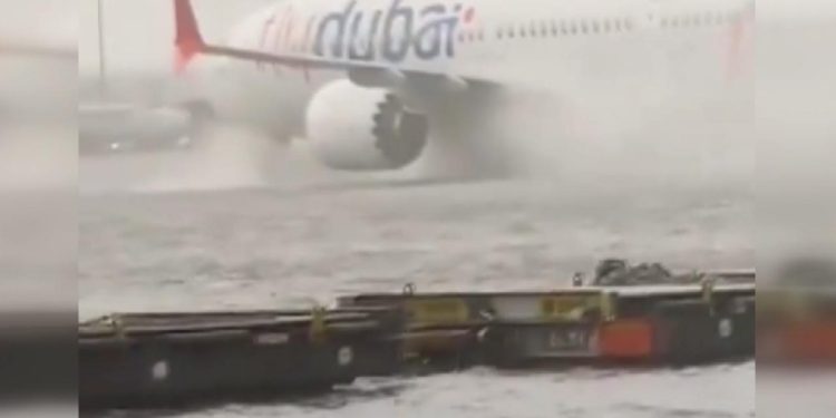 BAE’de şiddetli yağış: Dubai’de uçaklar güçlükle ilerledi