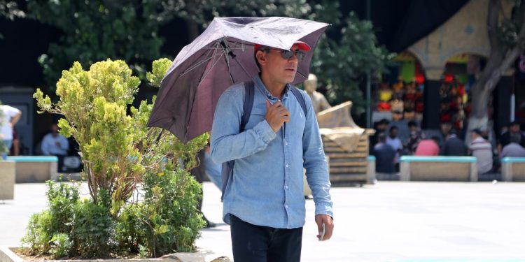 İran’da sıcaklar nedeniyle tüm kamu kurumları tatil edildi
