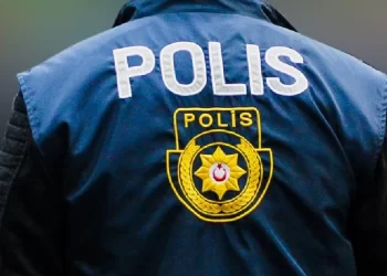 Alsancak’ta açık kapı tehlikesi: Minibüs sürücüsü tutuklandı