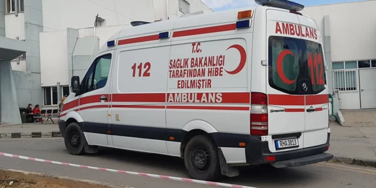 Zeytin toplarken merdivenle birlikte düştü: Kaburga kemikleri kırık…